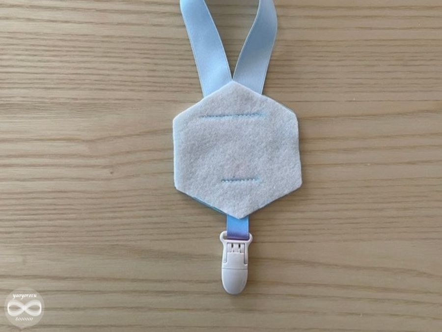 リボンの付け根を縫い止めて補強した様子