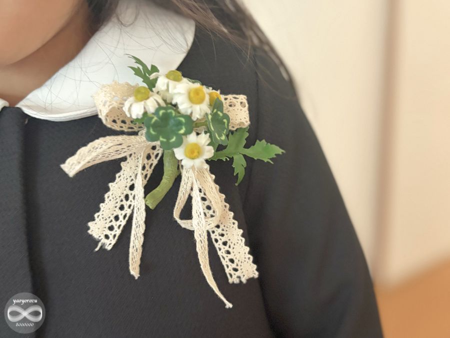 100均フラワーピックで作ったナチュラルコサージュ