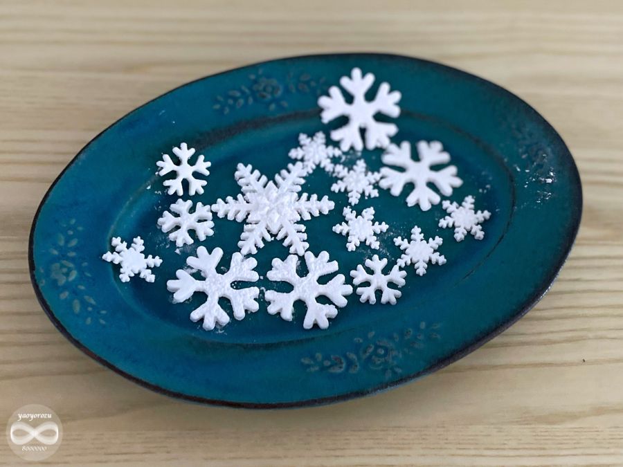 雪の結晶の型で作ったマシュマロフォンダン